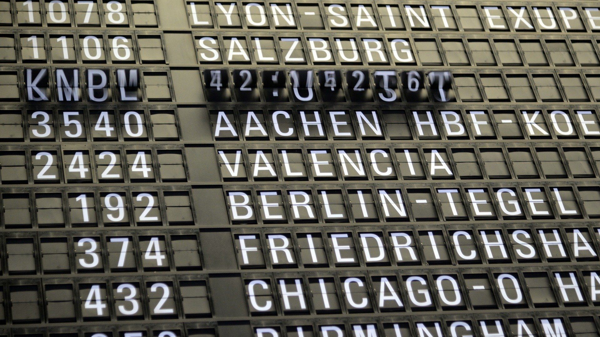 How to Customize Your Airport Board